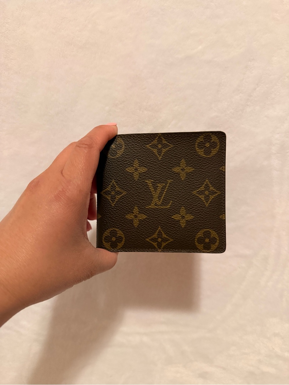 Louis Vuitton Men’s Monogram Bifold Wallet MI0901